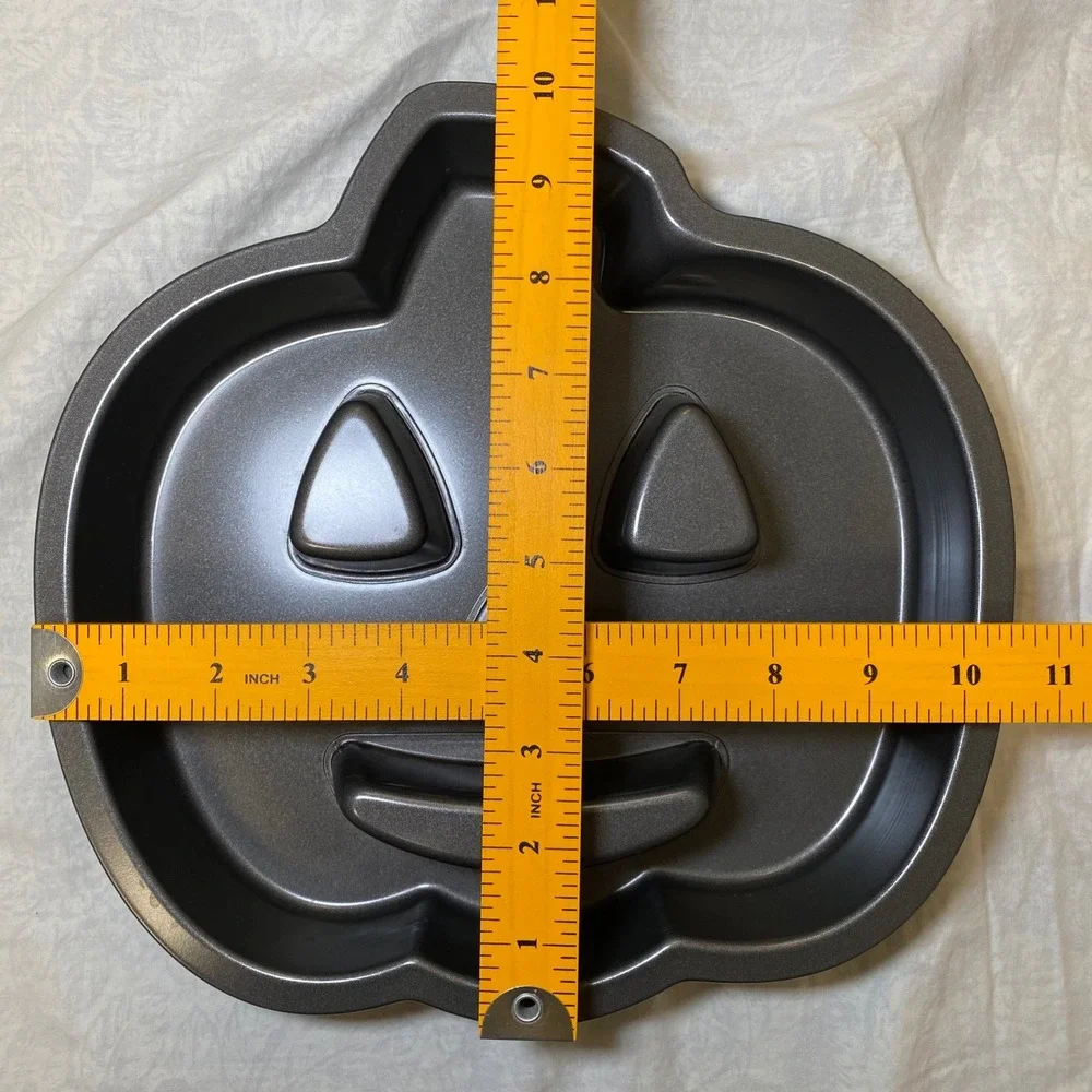 Wilton Jack-O'-Lantern Pumpkin Cake Pan Nonstick Halloween Baking Mold Retired